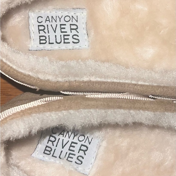 Canyon River Blues Girls Nieva Tan Faux Fur Line Moccasin Slippers Size 1 - Picture 5 of 6